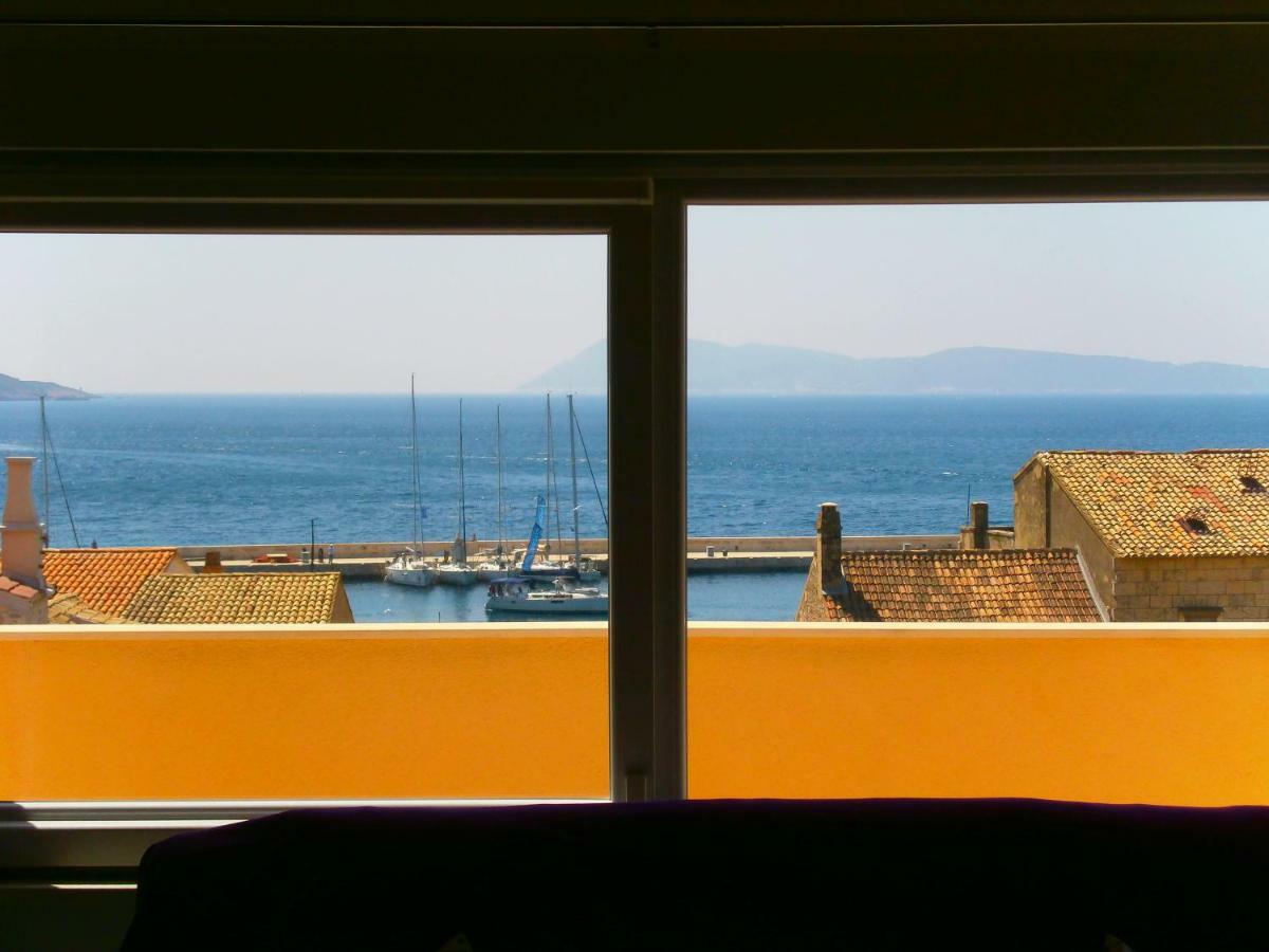 Apartment Willy Komiža Dış mekan fotoğraf